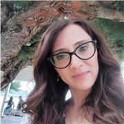 Laureata in lingue (inglese, francese,) impartisce lezioni per studenti di scuole medie e superiori. Anche per italiano, storia